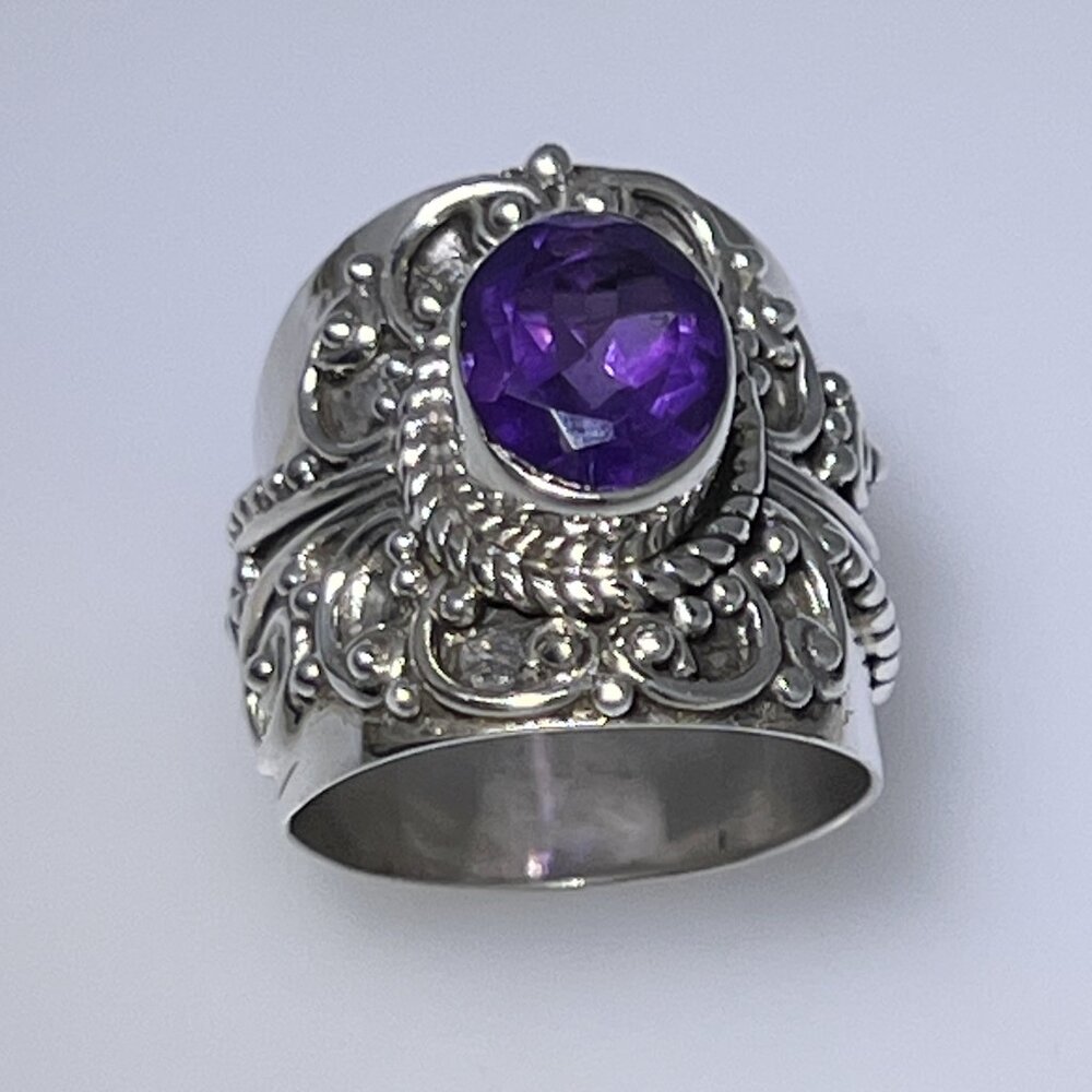 Large ornate sterling silver ring, quality faceted Amethyst, size: 7 NWOT